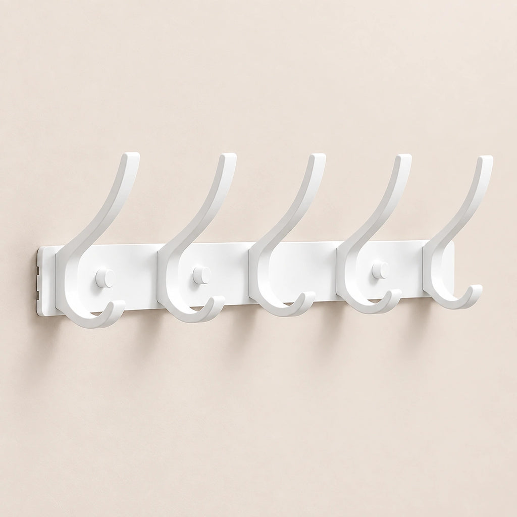 Crochet mural pliant blanc 5 crochets aluminium, porte-manteau mural blanc : vue complète sur mur beige