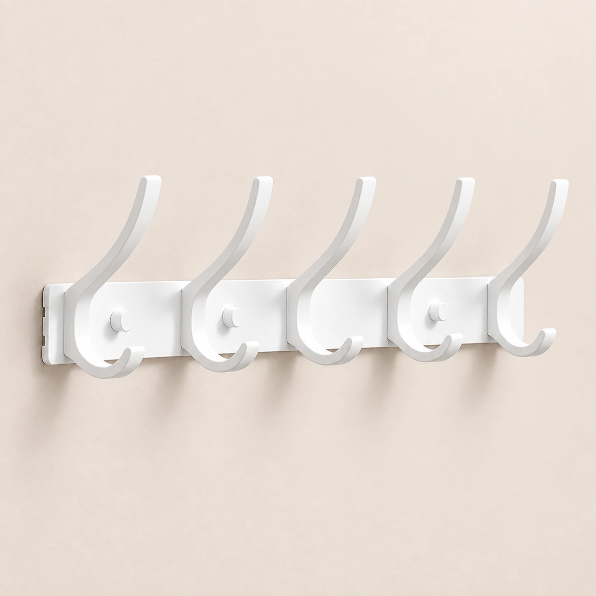 Crochet mural pliant blanc 5 crochets aluminium, porte-manteau mural blanc : vue complète sur mur beige