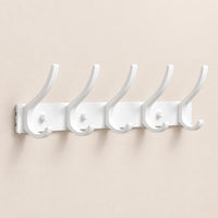 Crochet mural pliant blanc 5 crochets aluminium, porte-manteau mural blanc : vue complète sur mur beige
