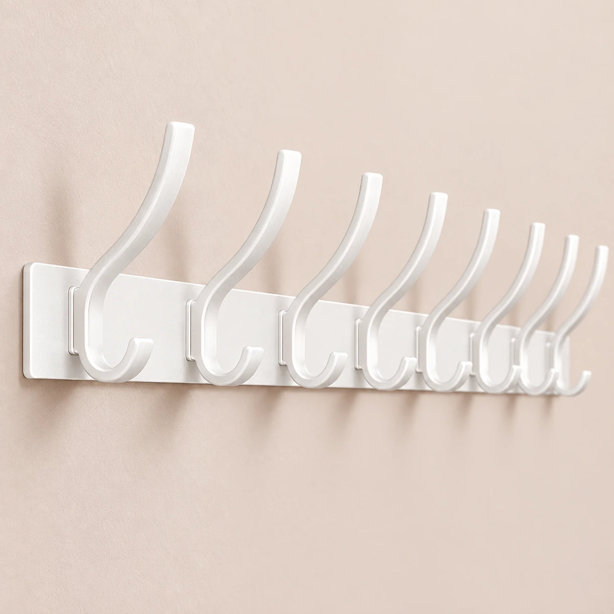 Crochet mural pliant blanc 8 crochets aluminium, porte-manteau mural blanc : détail du crochet pliant en aluminium