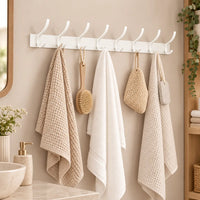 Crochet mural pliant blanc 8 crochets aluminium, porte-manteau mural blanc : installé dans une salle de bain claire