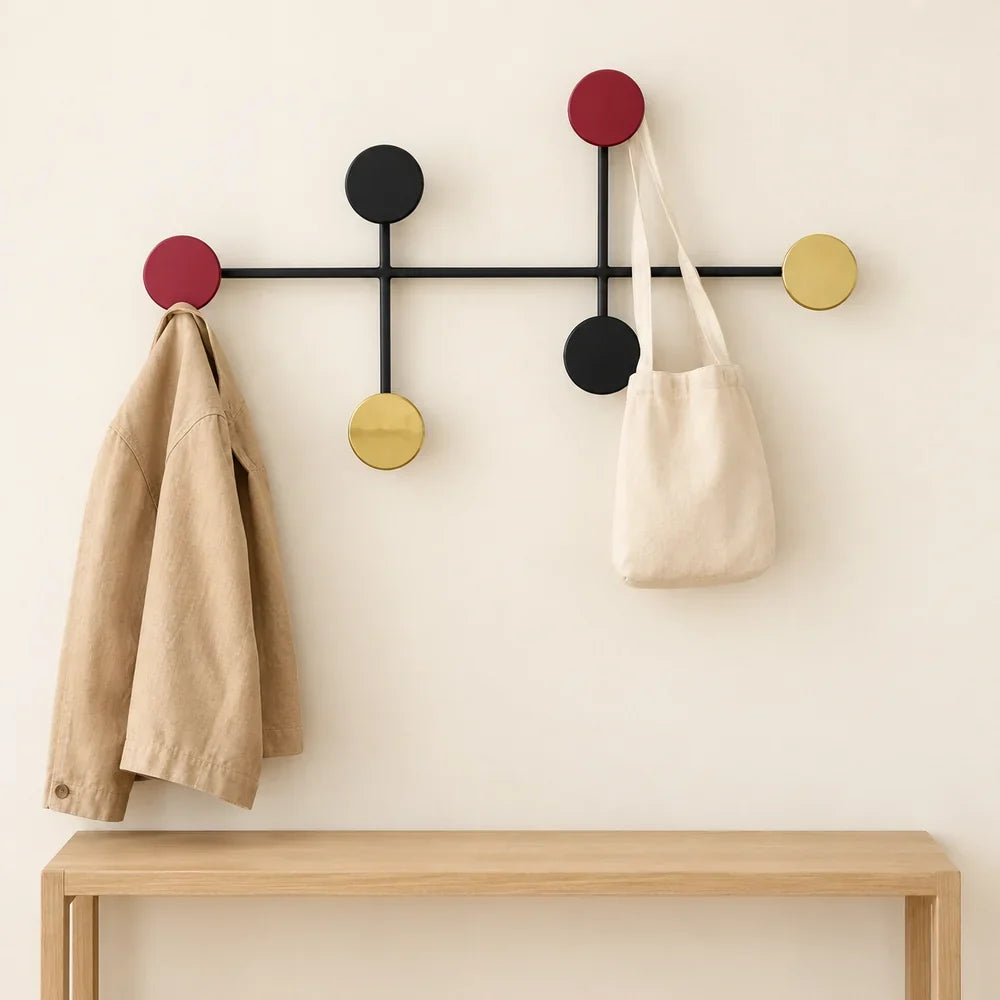 Porte-vêtement mural multicolore à 6 crochets ronds : illustration avec rangement