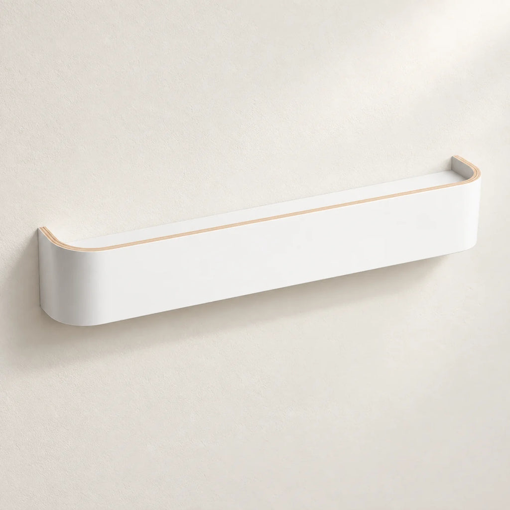 Porte-manteau mural bois blanc 5 crochets — sur fond clair