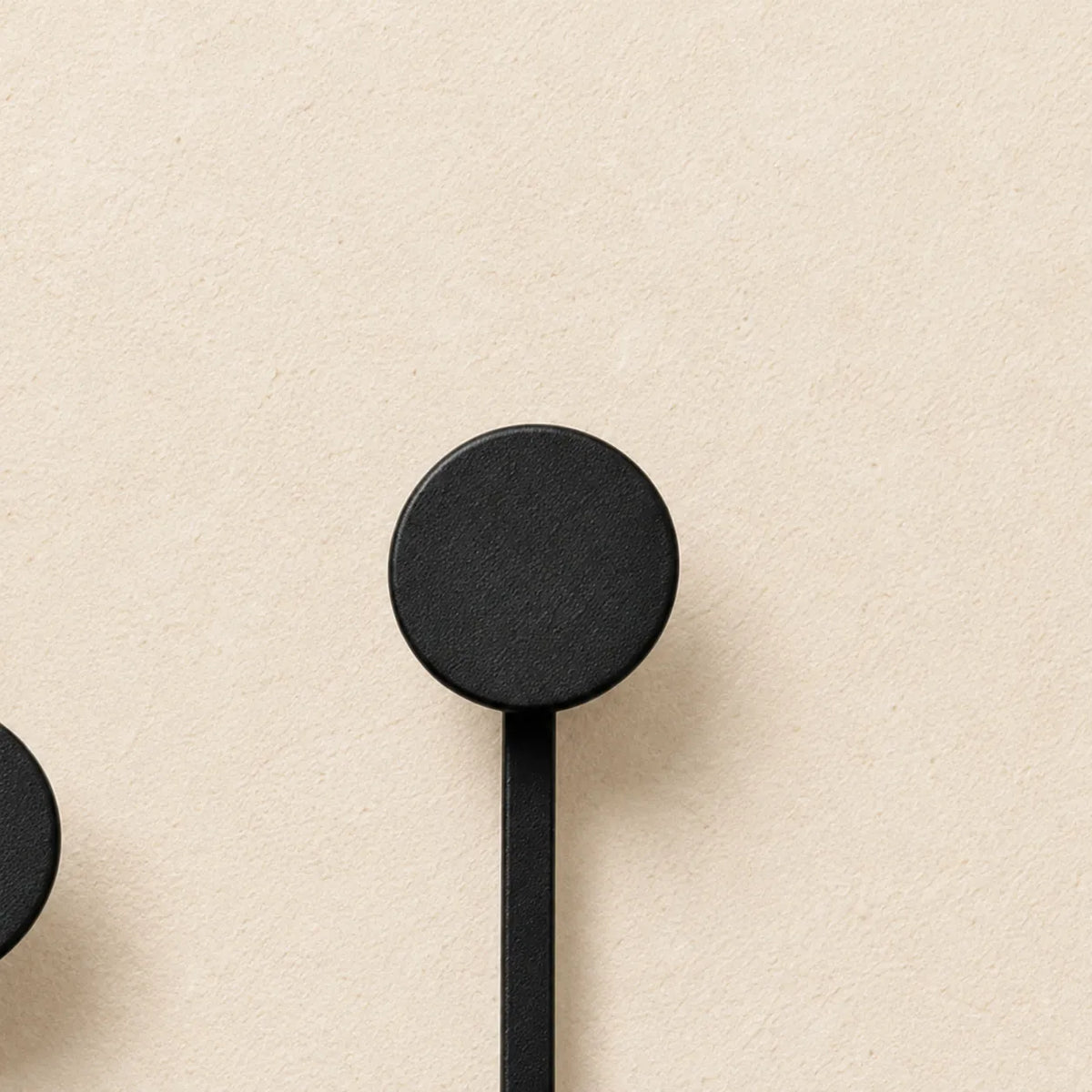 Détail d’un disque et de la structure métallique noir
