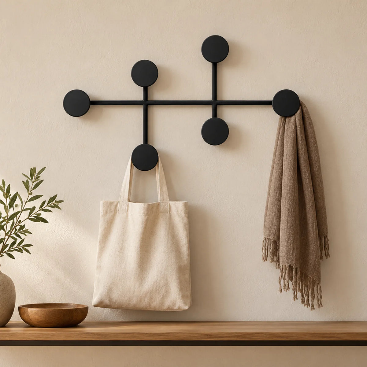 Mise en situation illustrative du modèle noir dans une entrée, accessoires non inclus