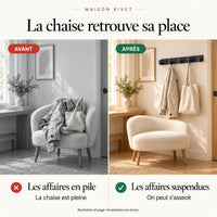 Avant et après illustratif : affaires sur une chaise puis suspendues au modèle à 5 crochets