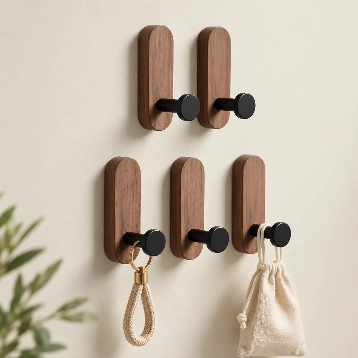 Patère bois adhésive bois brun et noir, lot de 5 : accessoires suspendus