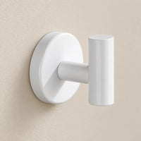 Patère design blanche en inox à vis : détail de la base ronde fixée au mur