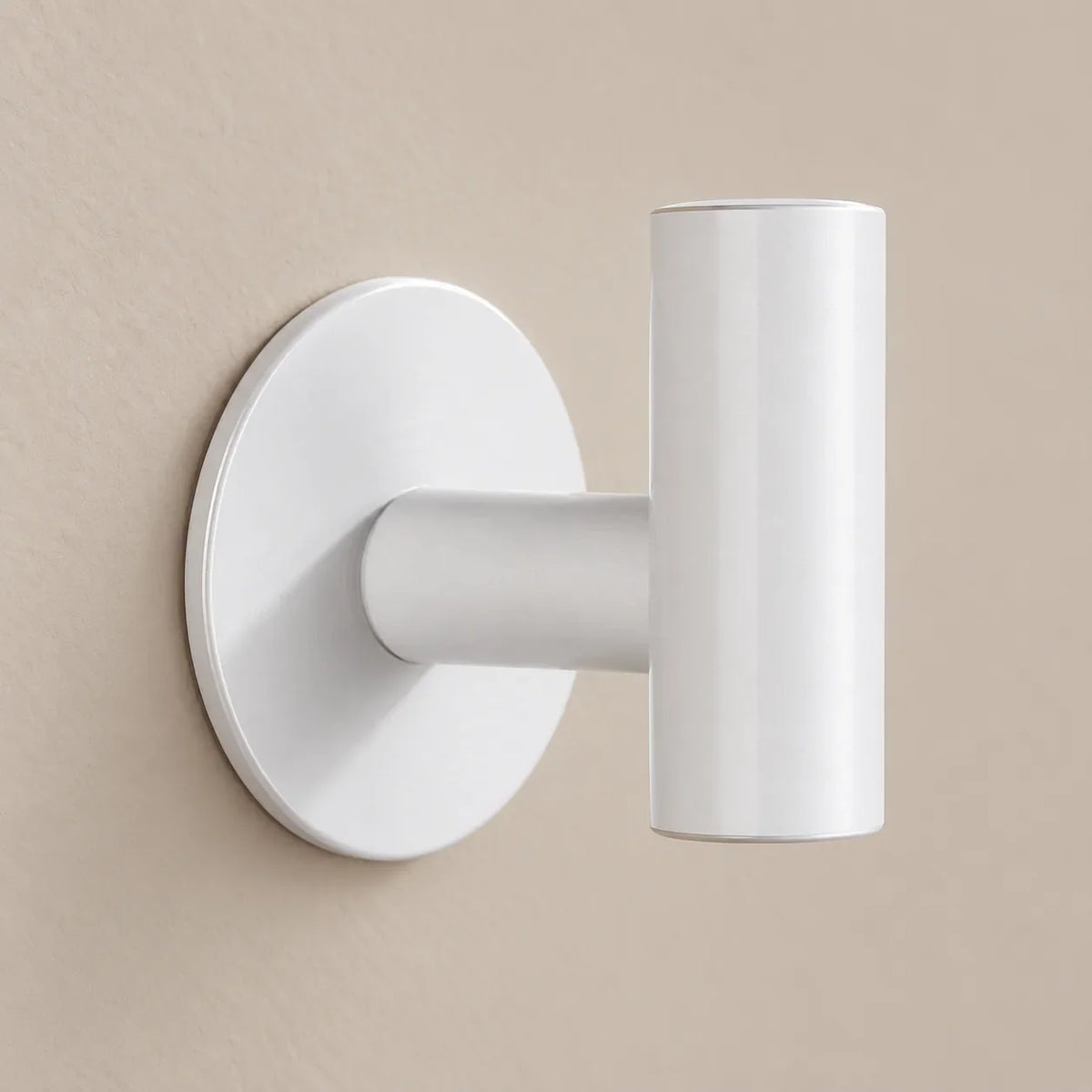 Patère design blanche en inox adhésive : détail de finition