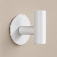 Patère design blanche en inox adhésive : détail de finition