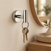 Patère design chrome brillant en inox à vis : clés dans une entrée