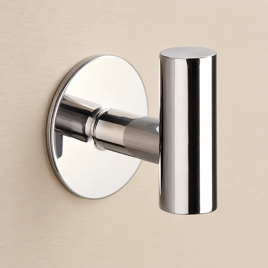 Patère design chrome brillant en inox adhésive : détail de finition