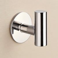 Patère design chrome brillant en inox adhésive : détail de finition