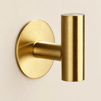 Patère design dorée en inox adhésive : détail de finition
