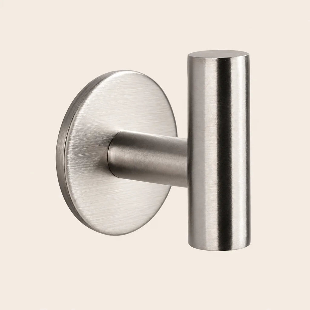 Patère design inox brossé en inox adhésive : forme du crochet en T