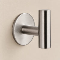 Patère design inox brossé en inox adhésive : détail de finition