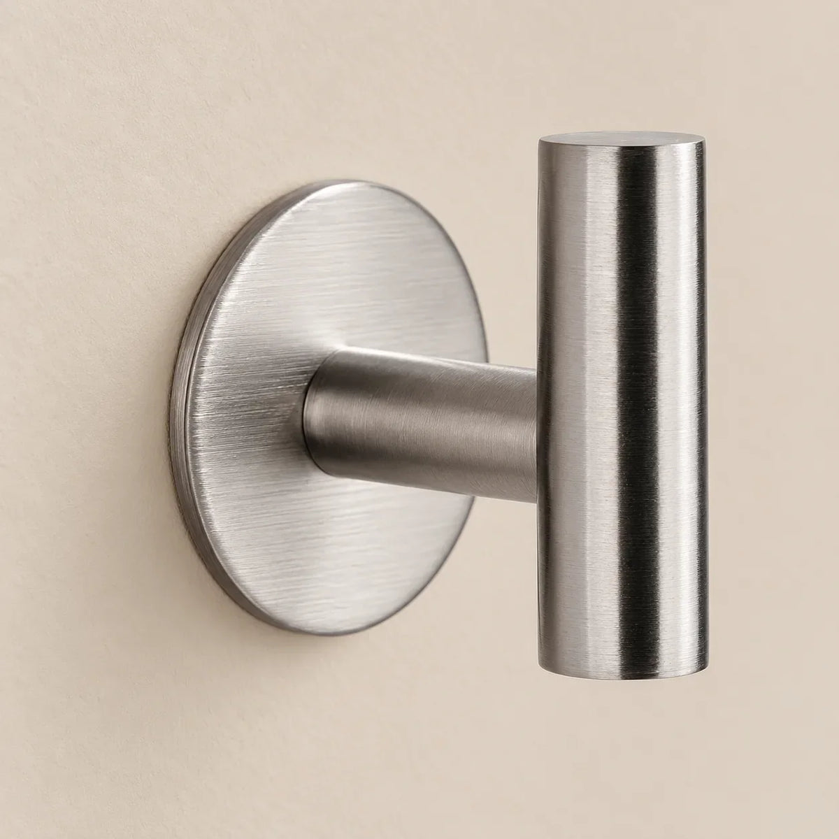 Patère design inox brossé en inox adhésive : détail de finition