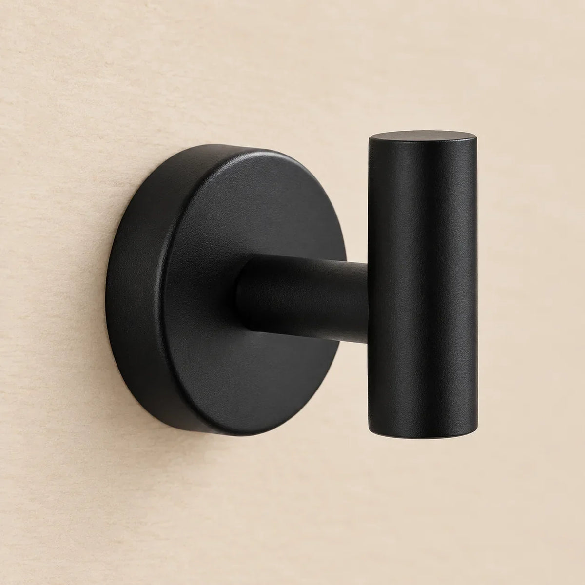 Patère design noire en inox à vis : détail de finition