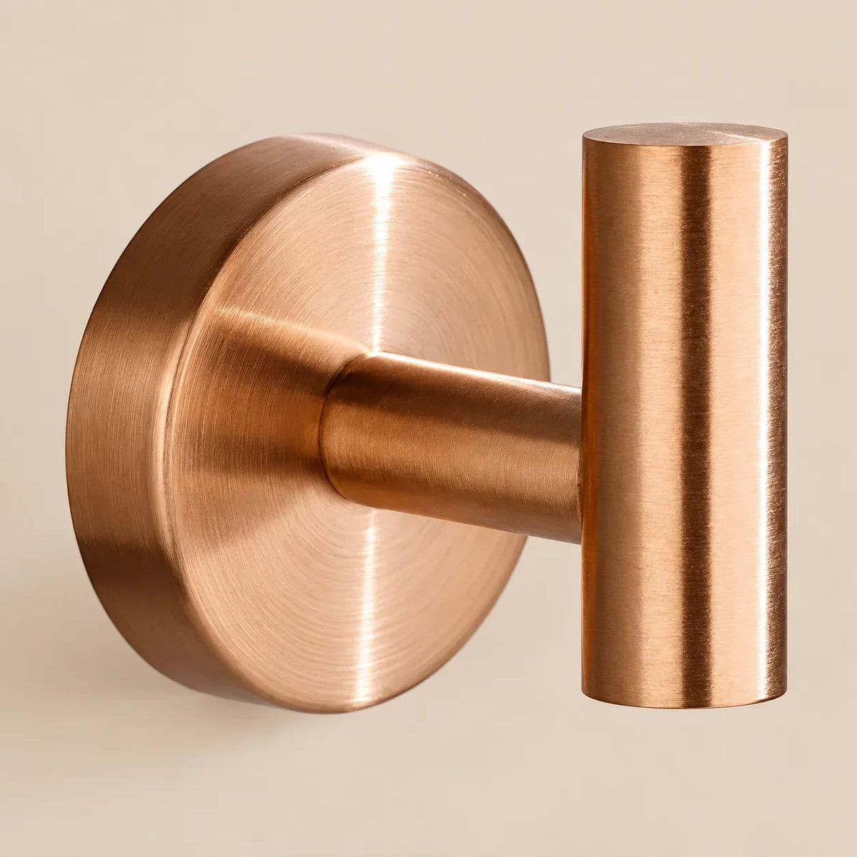 Patère design or rose en inox à vis : détail de finition