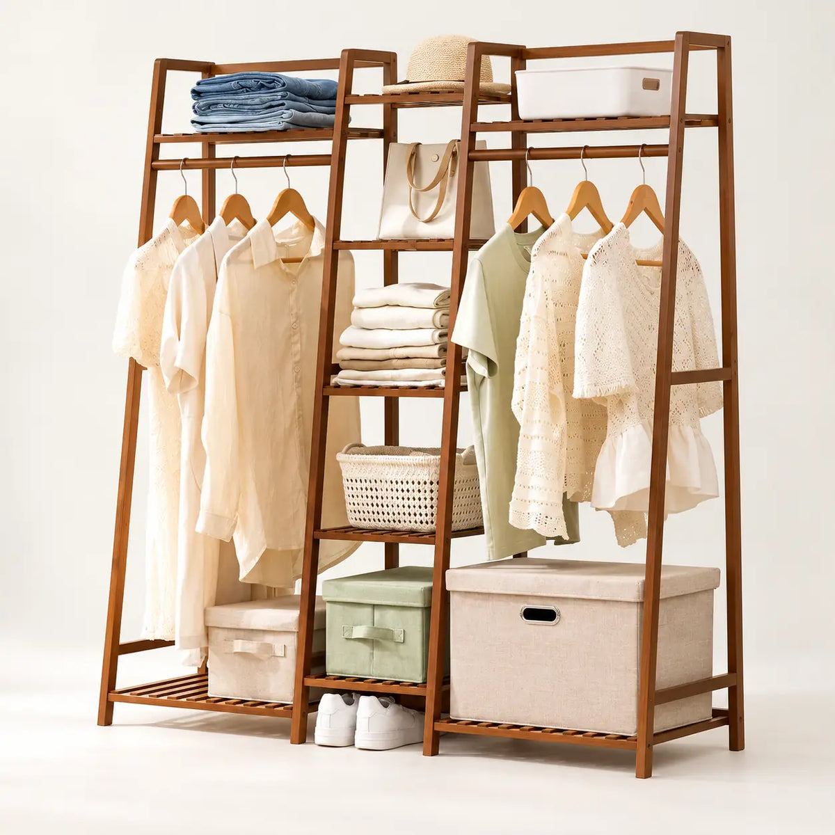 Penderie ouverte en bambou brun double 130 cm : vue de trois quarts de la structure