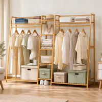 Penderie ouverte en bambou naturel double 190 cm : mise en scène dans une chambre