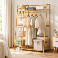Penderie ouverte en bambou naturel simple 110 cm : mise en scène dans une chambre