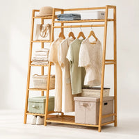Penderie ouverte en bambou naturel simple 110 cm : vue de trois quarts de la structure