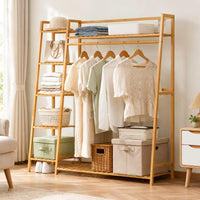 Penderie ouverte en bambou naturel simple 130 cm : mise en scène dans une chambre