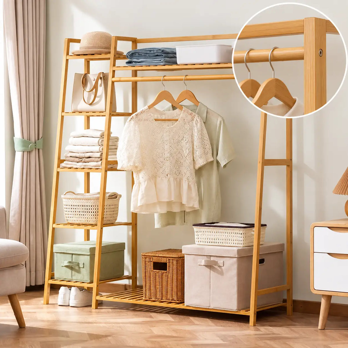 Penderie ouverte en bambou naturel simple 130 cm : détail de la tringle