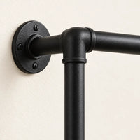 Penderie murale noire 193 cm à 4 barres : détail des tubes et de la fixation