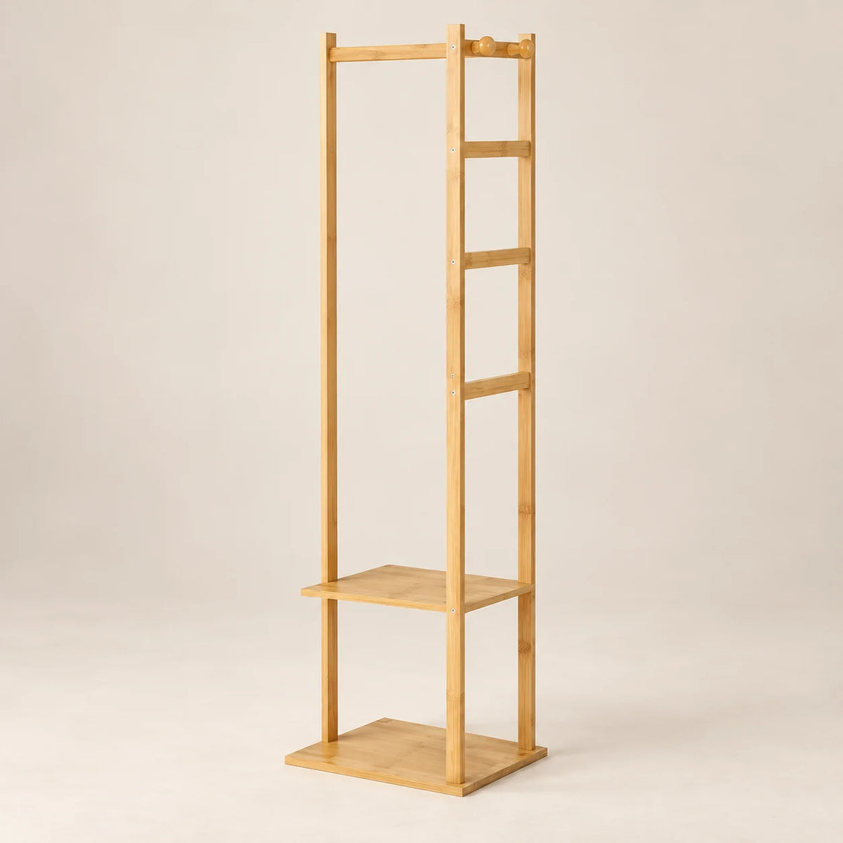 Porte-manteau bambou naturel, vue de trois quarts