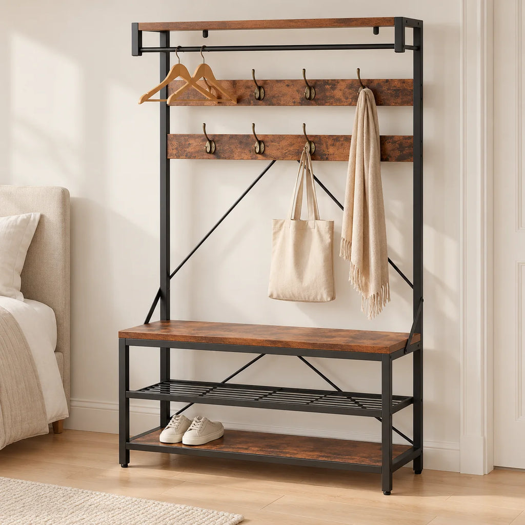 Meuble brun et noir dans une chambre, accessoires de mise en scène non inclus