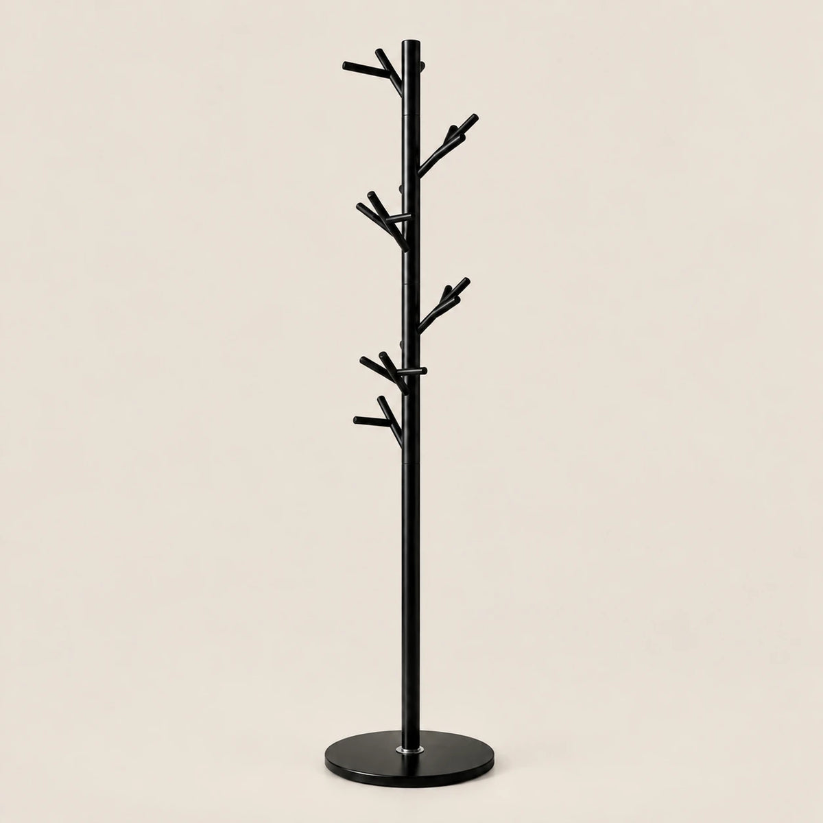 Porte-manteau moderne noir base plastique 175 cm : vue du produit sur fond beige