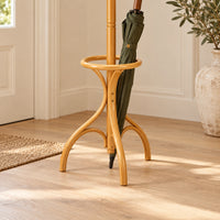 Porte-manteau perroquet bois clair 182 cm : détail en situation avec accessoires