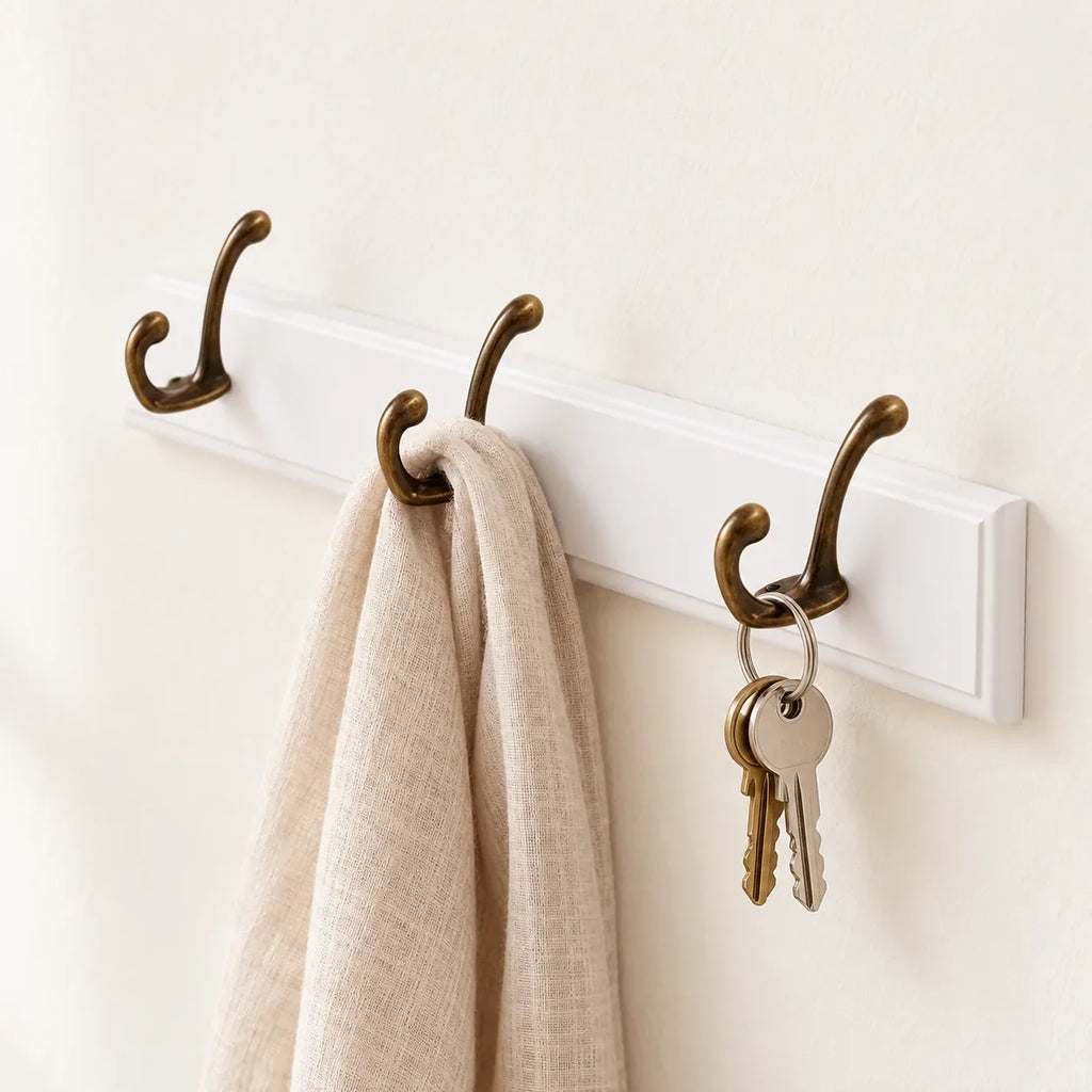 Porte-manteau mural en pin blanc, 3 crochets, 28 cm : utilisation
