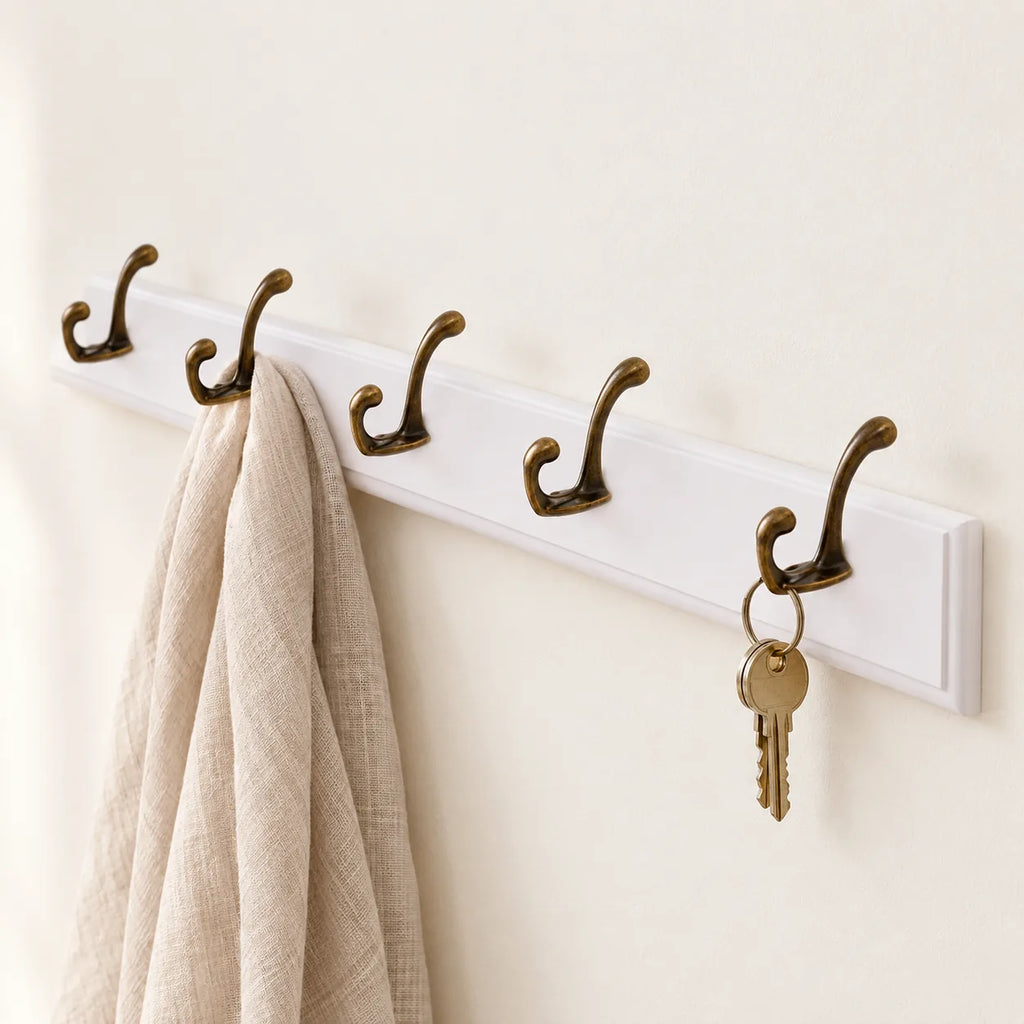 Porte-manteau mural en pin blanc, 5 crochets, 48 cm : utilisation