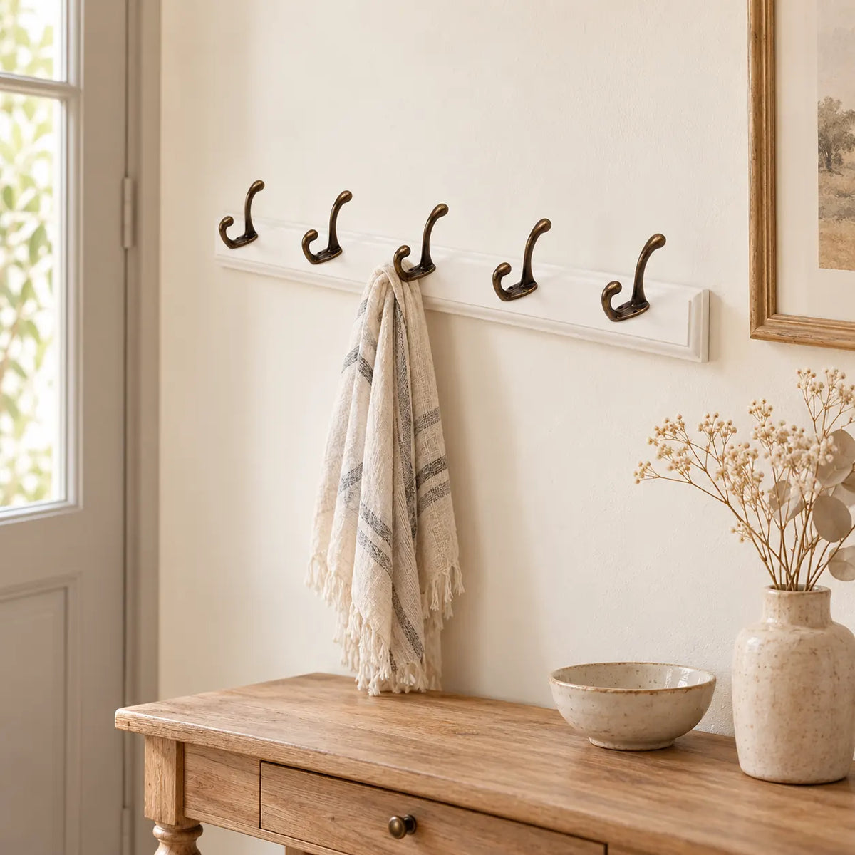 Porte-manteau mural en pin blanc, 5 crochets, 48 cm : entree Image