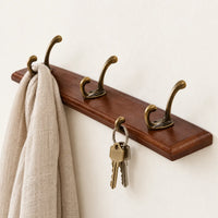 Porte-manteau mural en pin brun, 3 crochets, 28 cm : utilisation