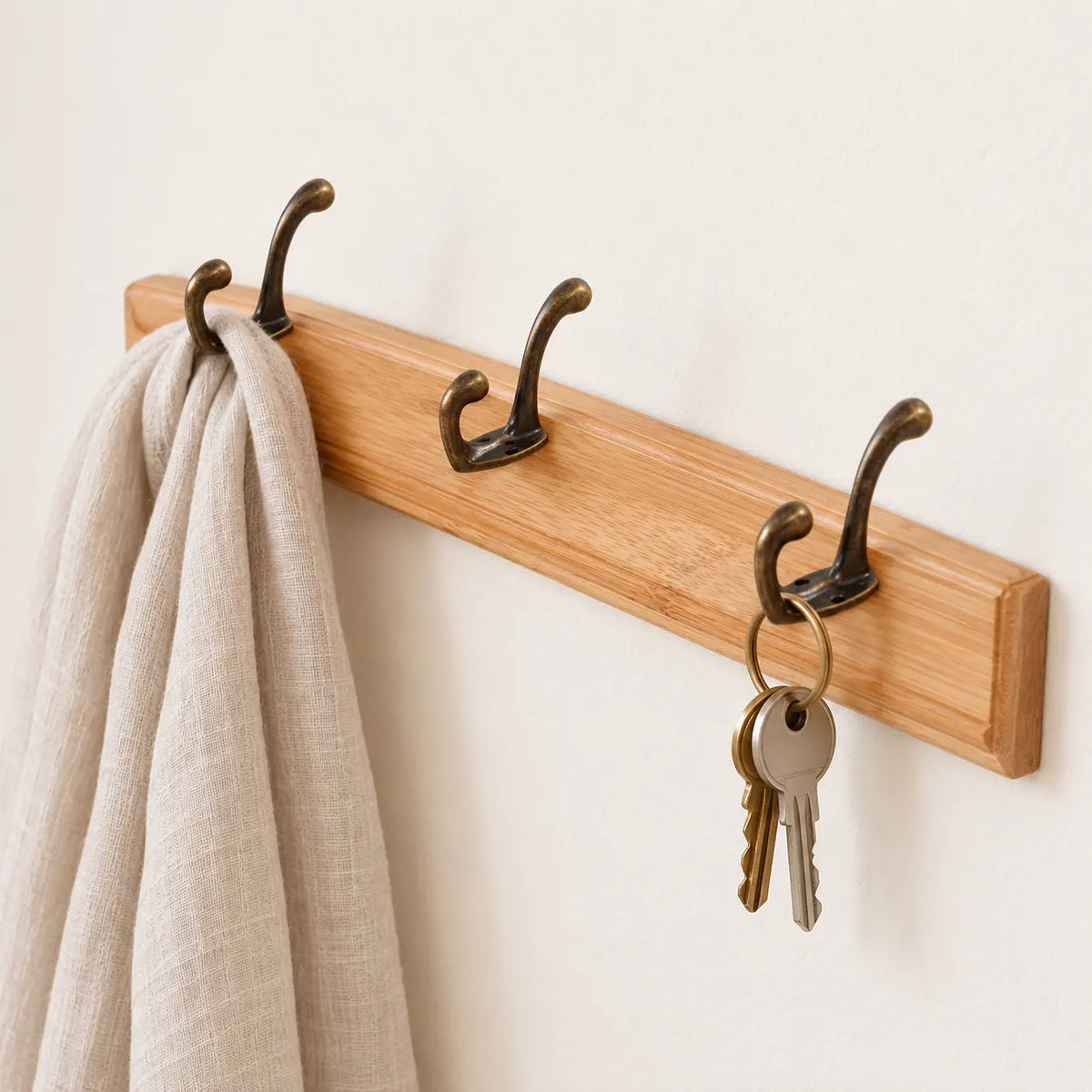 Porte-manteau mural en pin naturel, 3 crochets, 28 cm : utilisation