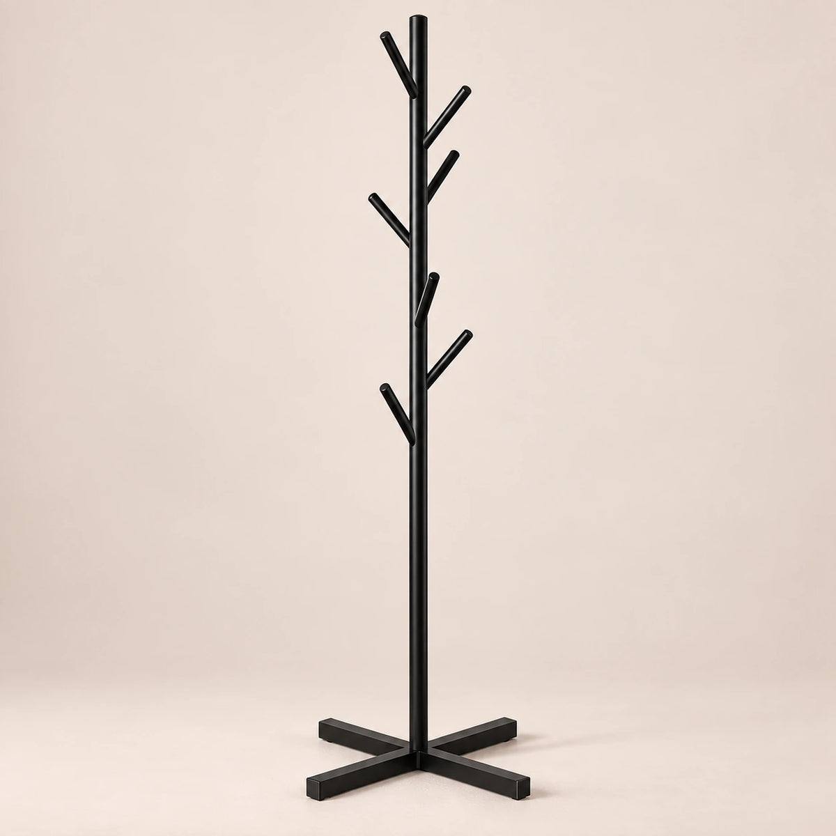Porte-manteau sur pied noir arbre 8 crochets - vue principale sur fond beige