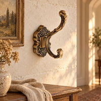 Crochet mural baroque antique - ambiance dans un couloir vintage
