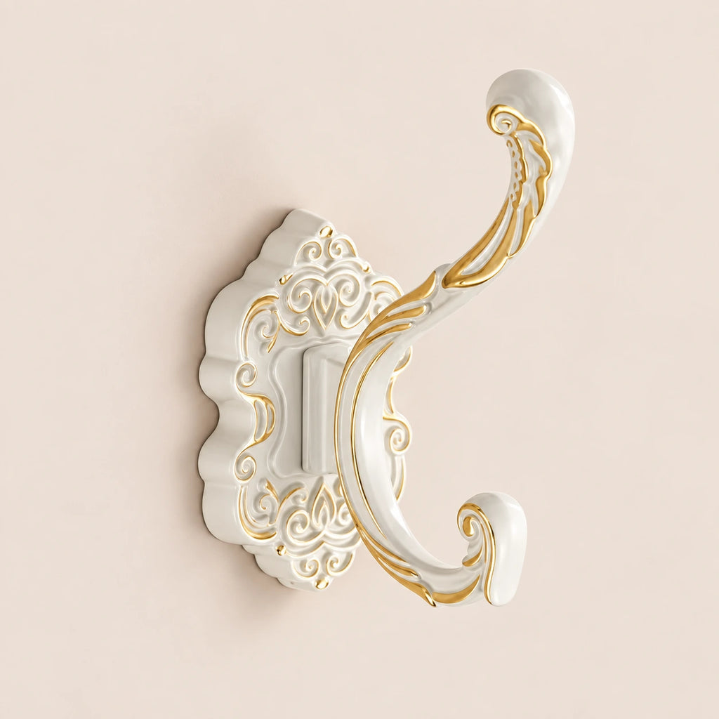 Crochet mural baroque blanc - vue principale sur fond beige